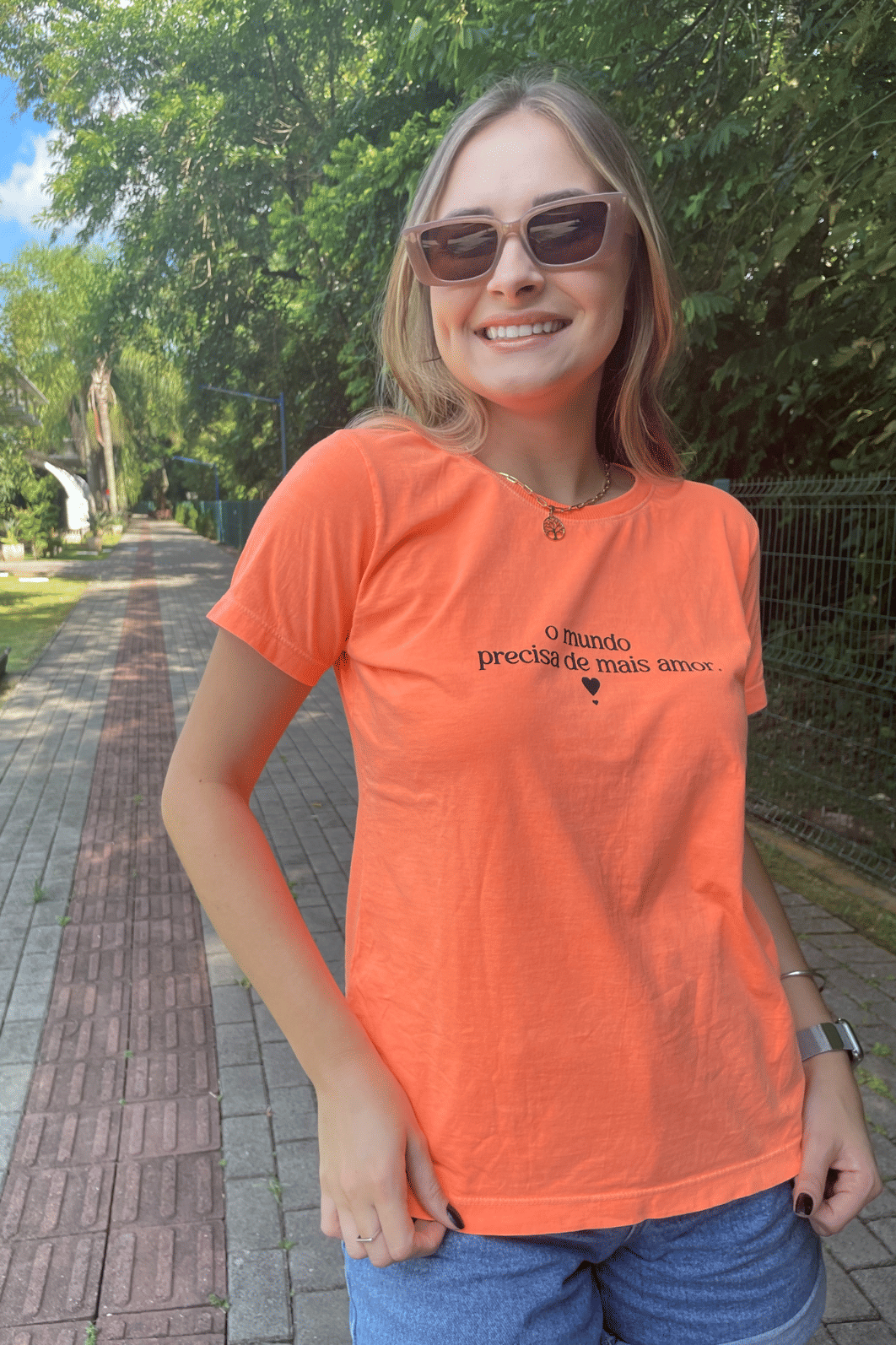 T SHIRT  _  O MUNDO PRECISA DE MAIS AMOR