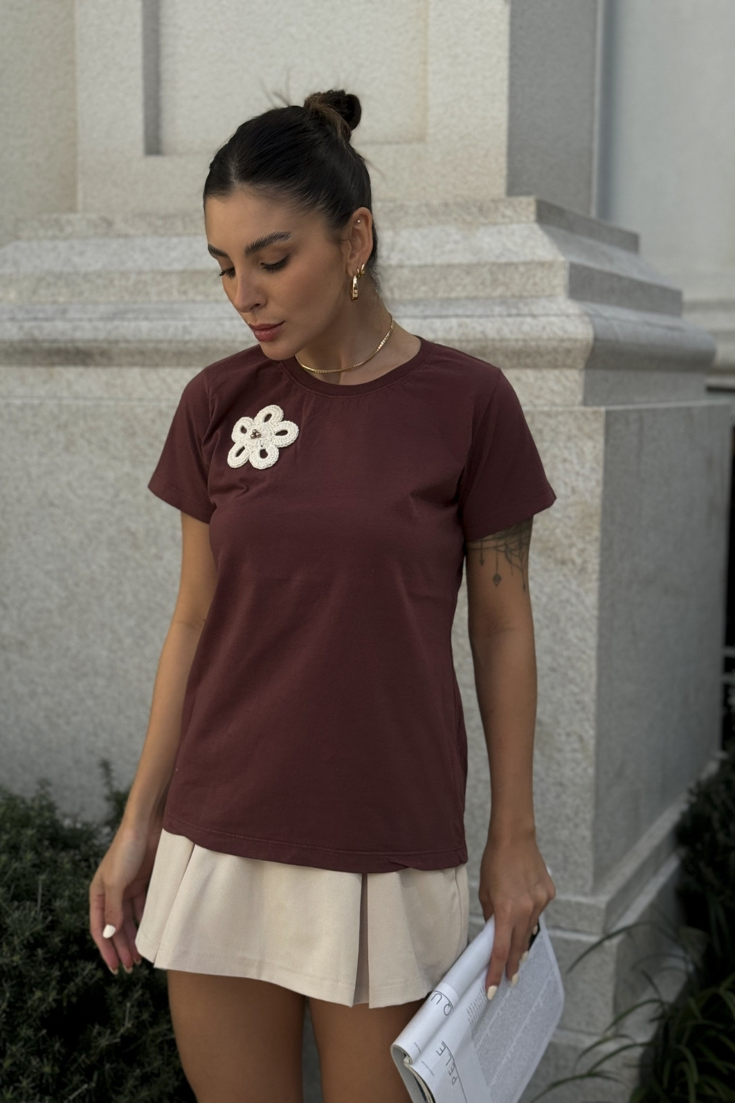 T SHIRT _  FLOR CROCHÊ  [HAND-MADE]