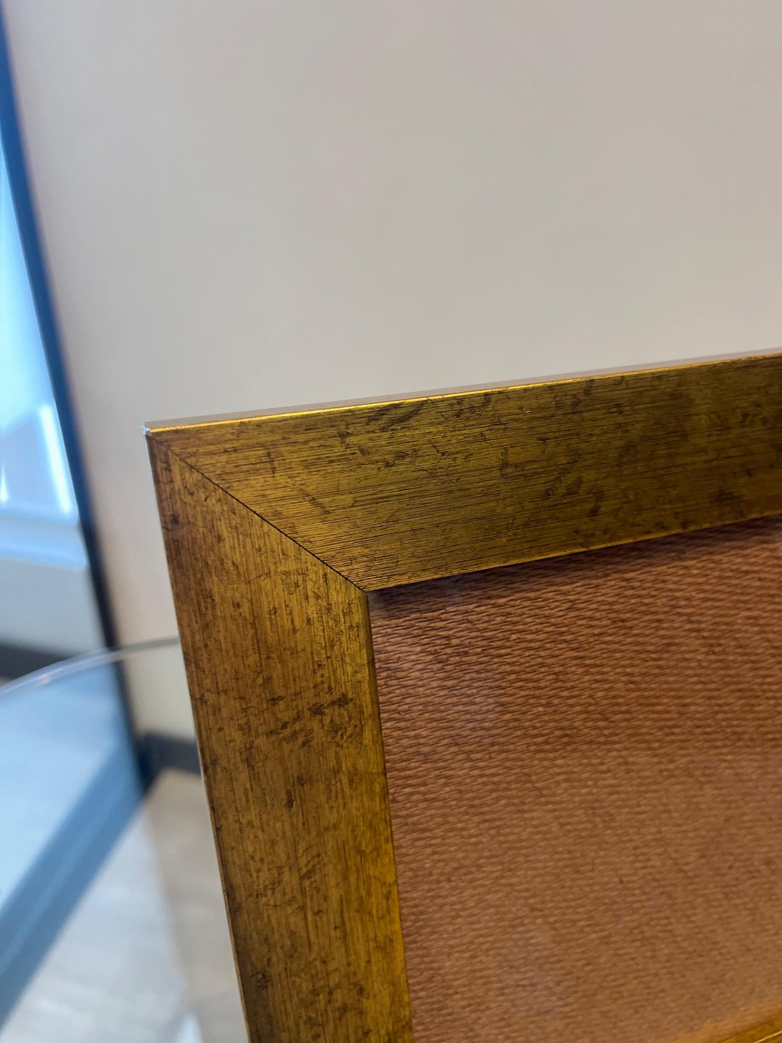 MOLDURA DOURADA ENVELHECIDA - COM SUPORTE DE APOIO | 26,5cm X 20,5cm | VIDRO 2MM INCLUSO