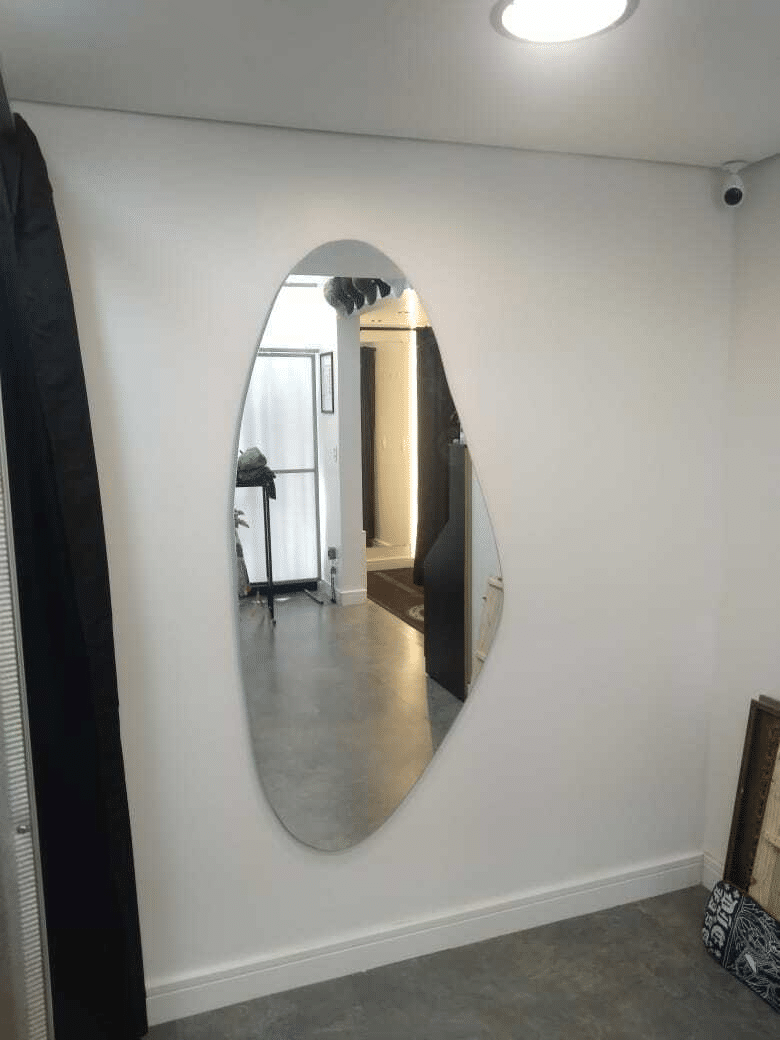 ESPELHO ORGÂNICO AMÁLIA | 1.54X74CM | COM SUPORTE MÃO AMIGA