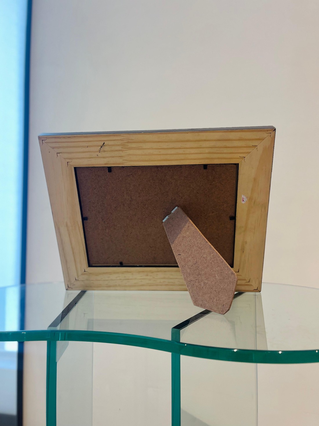 MOLDURA PRETA - COM DETALHES EM RELEVO - COM SUPORTE DE APOIO | 29,5 x 23,5cm | VIDRO 2MM INCLUSO