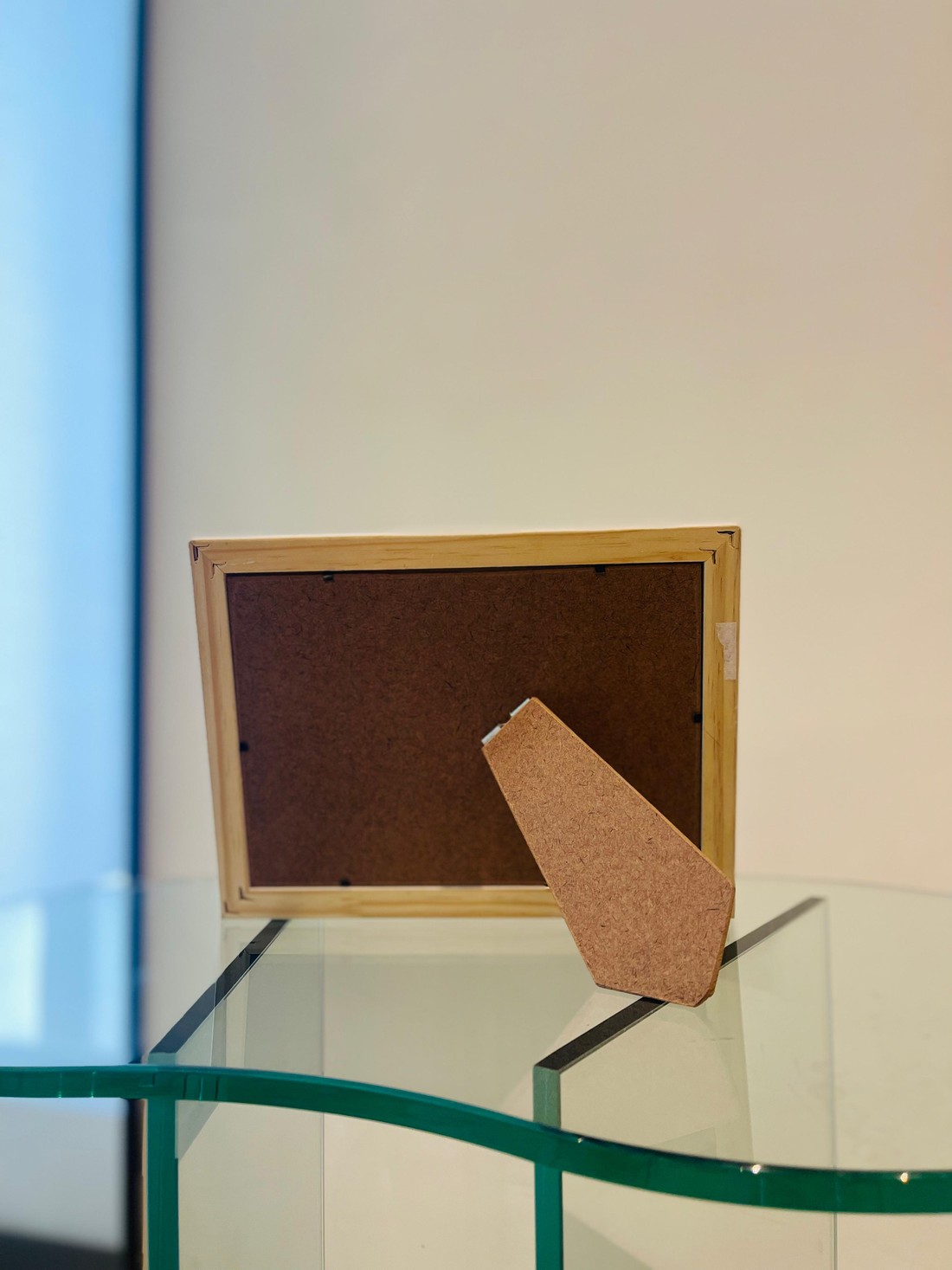 MOLDURA BRANCA - COM SUPORTE DE APOIO | 24,5 x 18,5cm | VIDRO 2MM INCLUSO