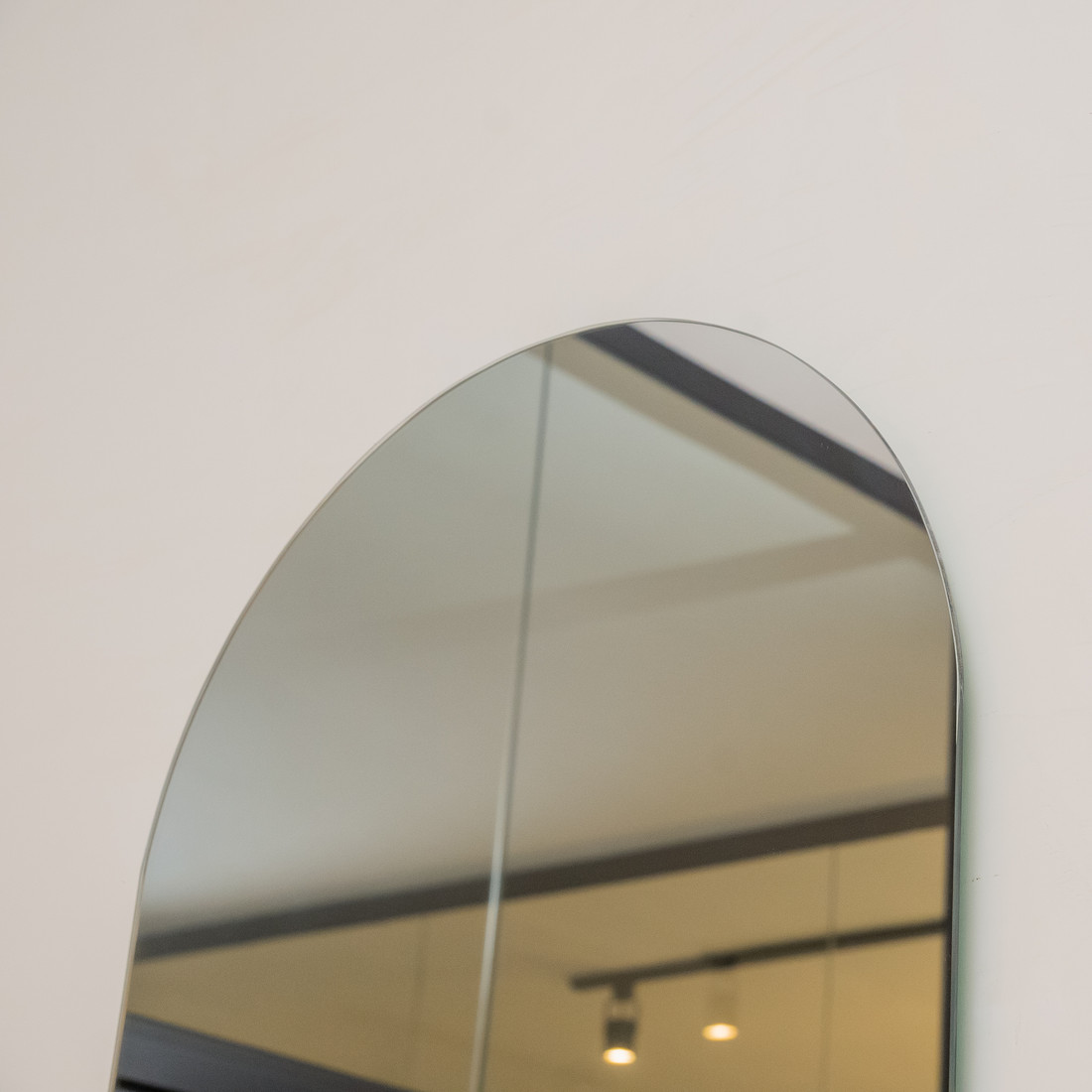 ESPELHO OVAL LARISSA | 100X50CM| COM SUPORTE MÃO AMIGA