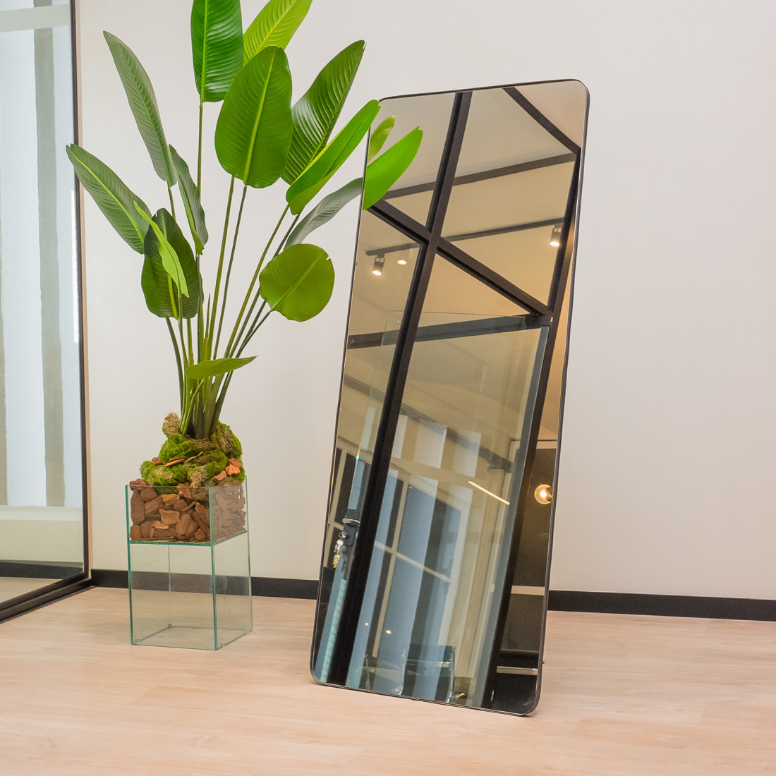 ESPELHO TOKYO | 170X70CM | COM APOIO RECLINAVEL - MOLDURA EM TECIDO SINTETICO PRETO ESPELHO TOKYO | 170X70CM | COM APOIO RECLINAVEL - MOLDURA EM TECIDO SINTETICO PRETO