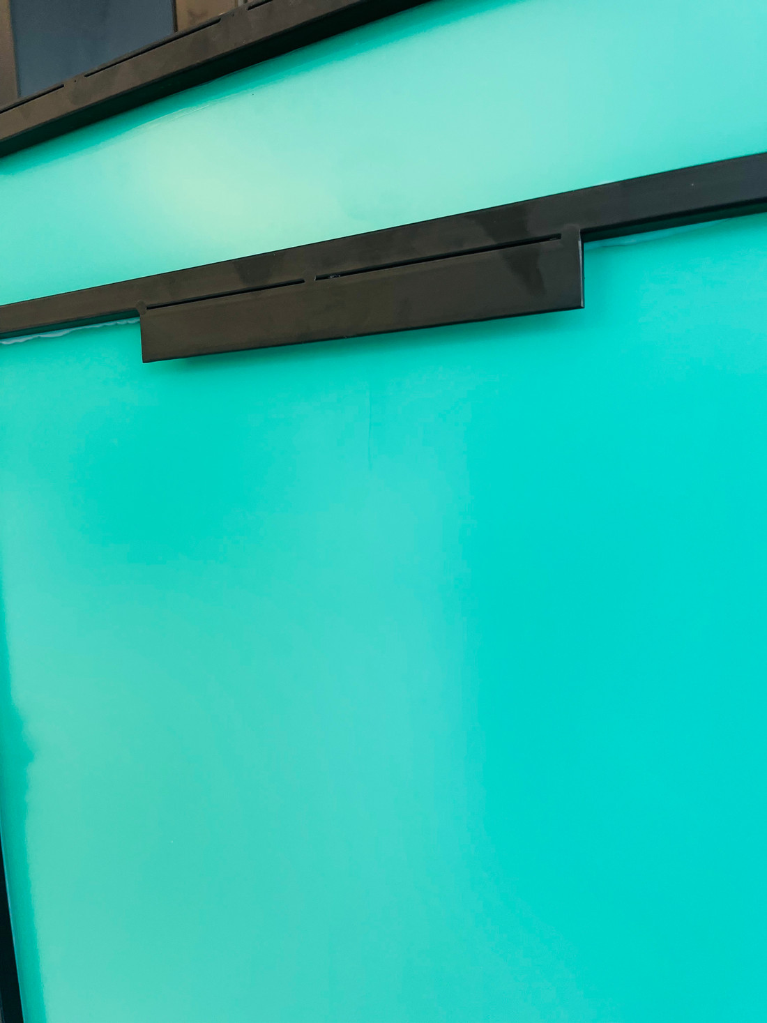 ESPELHO VALEN | RETANGULAR COM CANTOS ARREDONDADOS | 900MM X 600MM | COM MOLDURA DE METALON PRETA - SUPORTE MÃO AMIGA