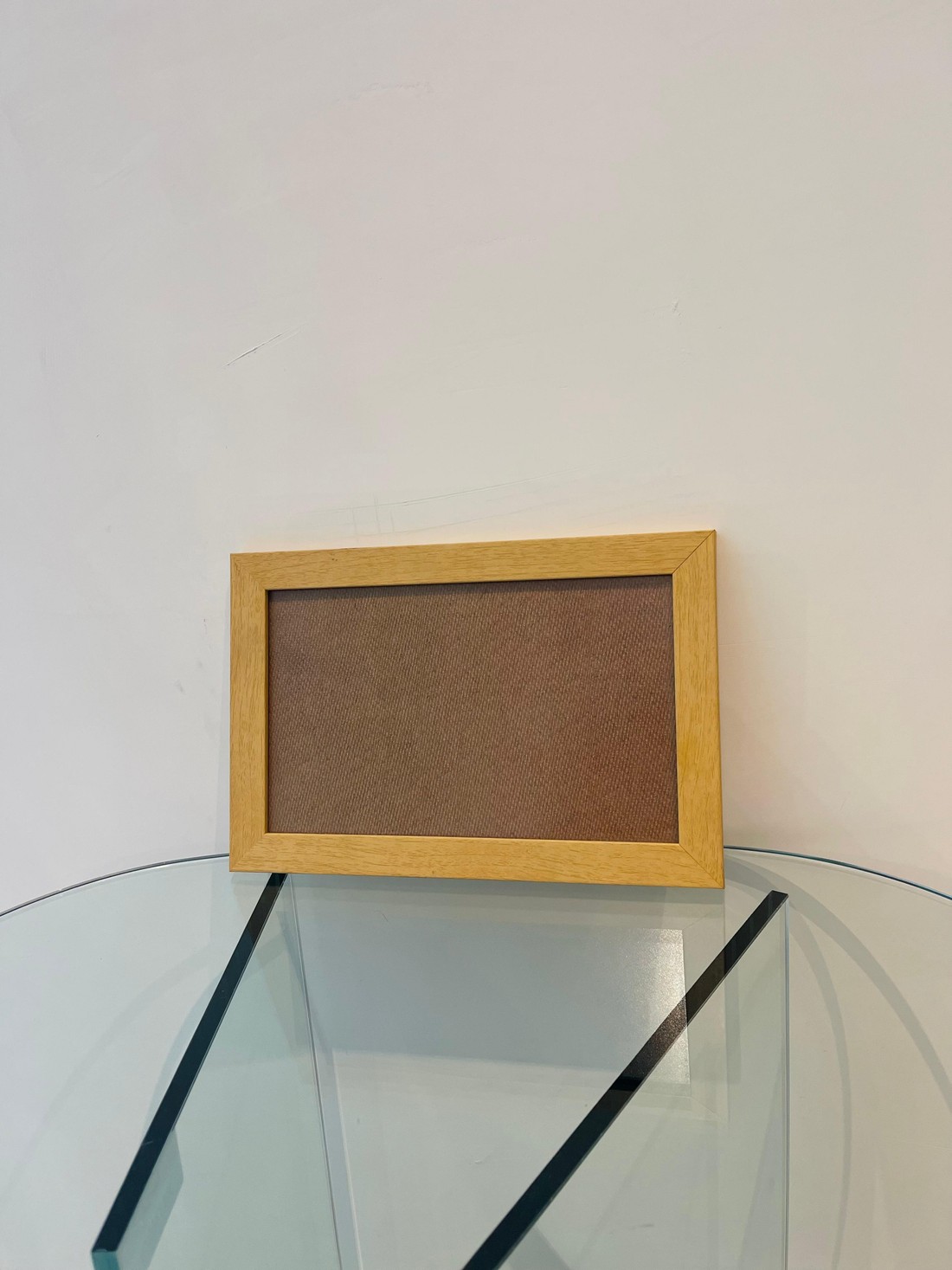 MOLDURA - MADEIRA NATURAL - COM SUPORTE GANCHO | 27,3cm X 18,3cm | VIDRO 2MM INCLUSO