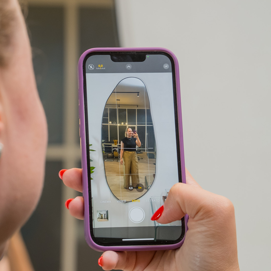 ESPELHO ORGÂNICO ÍSIS | 160x70CM |COM SUPORTE MÃO AMIGA - MOLDURA EM TECIDO SINTÉTICO PRETO ESPELHO ORGÂNICO ÍSIS | 160x70CM |COM SUPORTE MÃO AMIGA - MOLDURA EM TECIDO SINTÉTICO PRETO