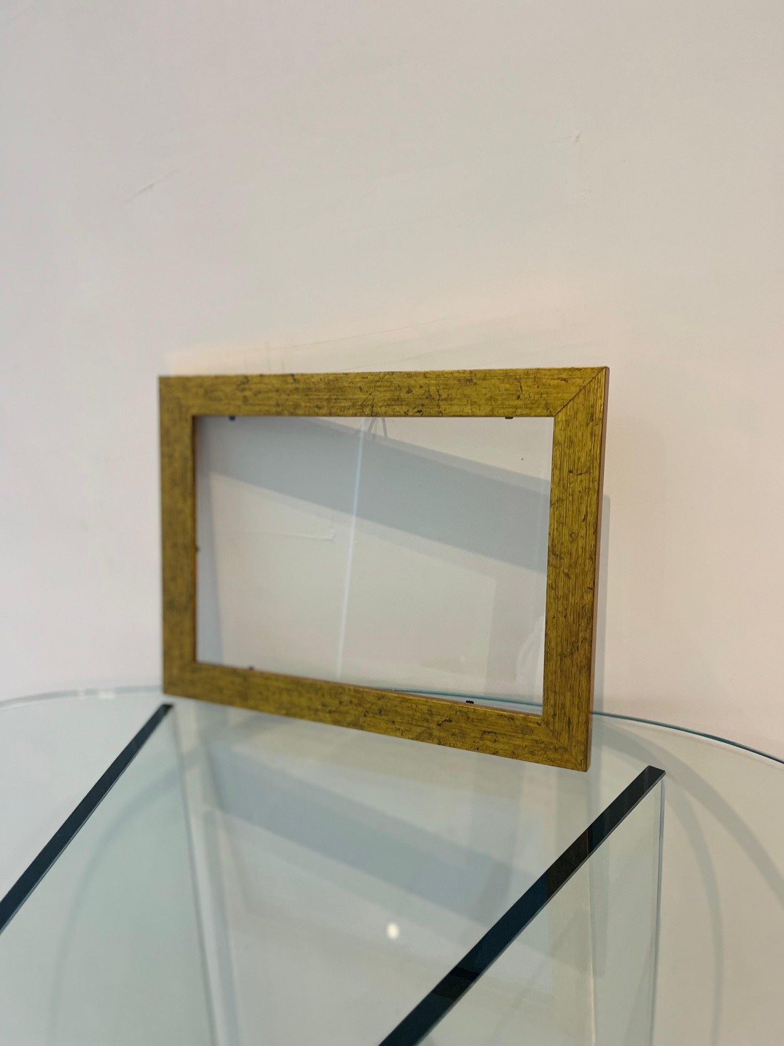 MOLDURA DOURADA - COM SUPORTE GANCHO | 25,5cm x 19cm | VIDRO 2MM INCLUSO