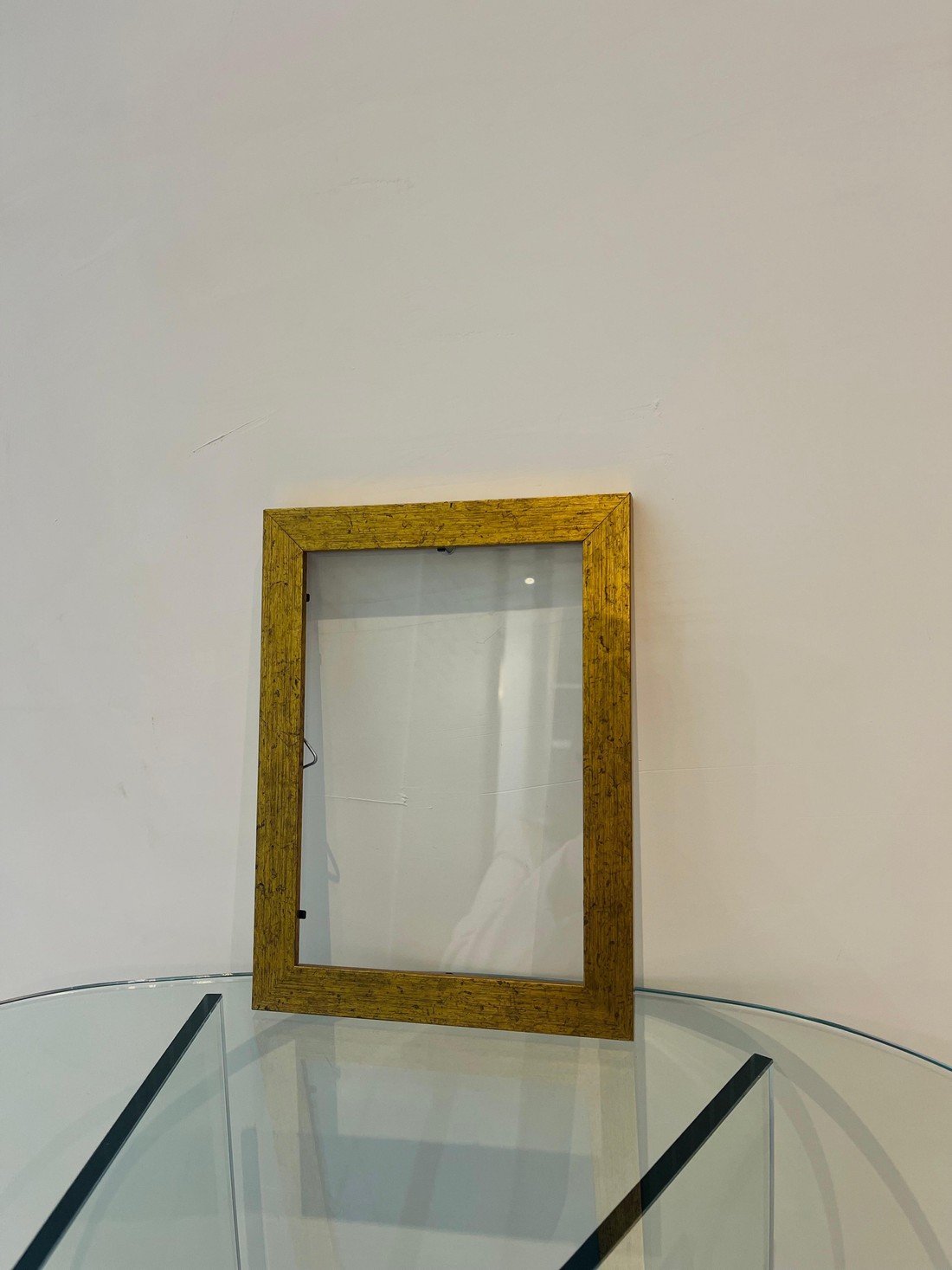 MOLDURA DOURADA - COM SUPORTE GANCHO | 25,5cm x 19cm | VIDRO 2MM INCLUSO