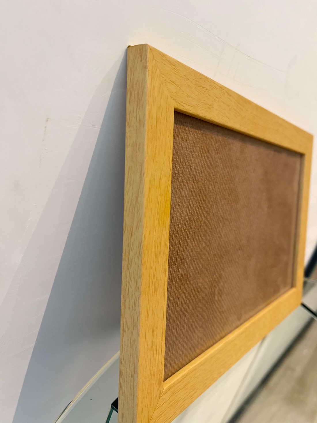 MOLDURA - MADEIRA NATURAL - COM SUPORTE GANCHO | 27,3cm X 18,3cm | VIDRO 2MM INCLUSO