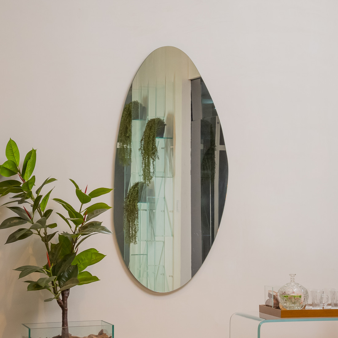 ESPELHO ORGÂNICO  NAYARA | 1.35X60CM | COM SUPORTE MÃO AMIGA