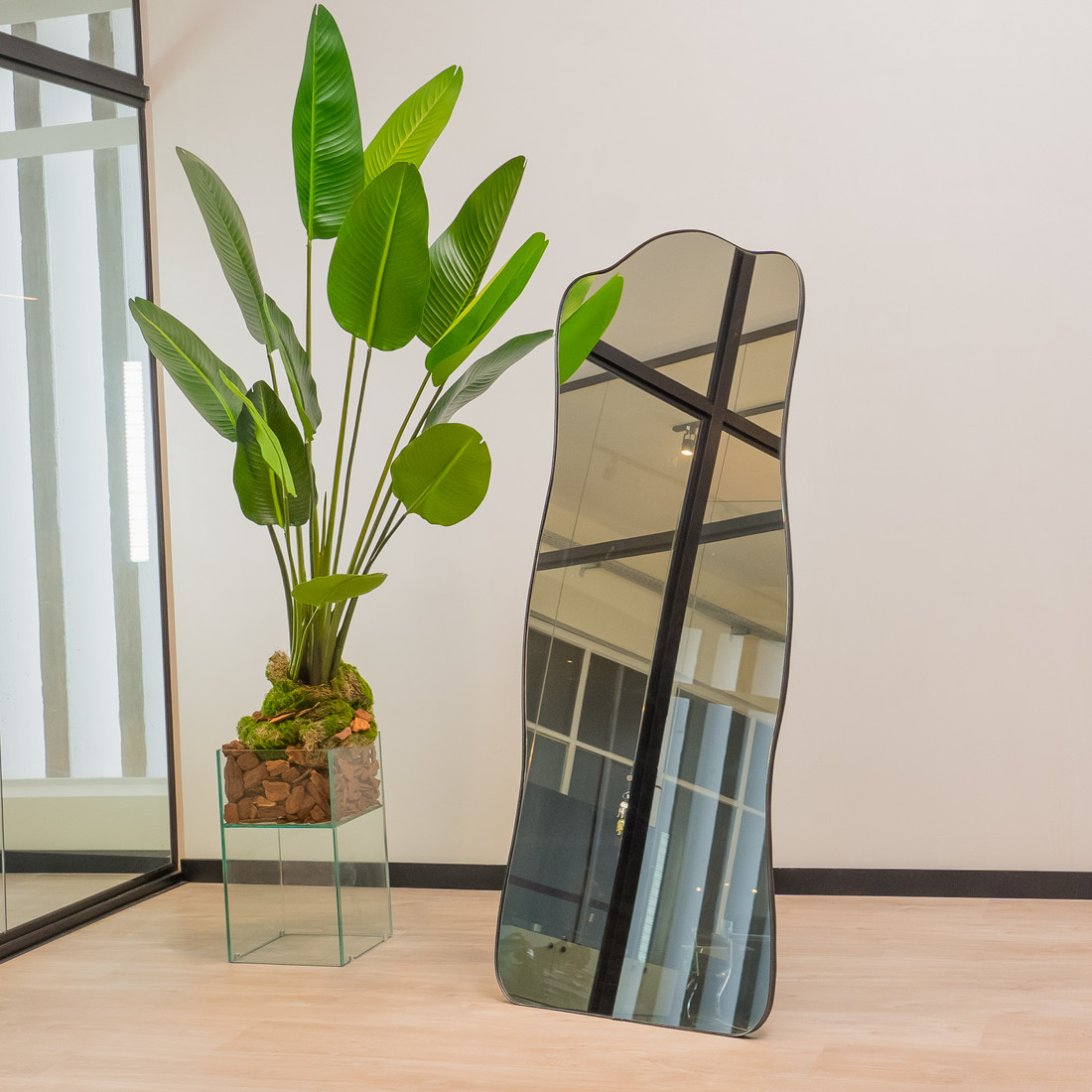 ESPELHO ORGÂNICO NEW YORK | 170X70CM |  COM APOIO RECLINÁVEL - MOLDURA EM TECIDO SINTÉTICO PRETO