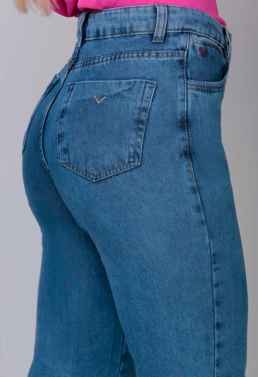 Calça Jeans Reta Feminina Com Coração No Bolso Relógio 24734 Calça Jeans Reta Feminina Com Coração No Bolso Relógio 24734