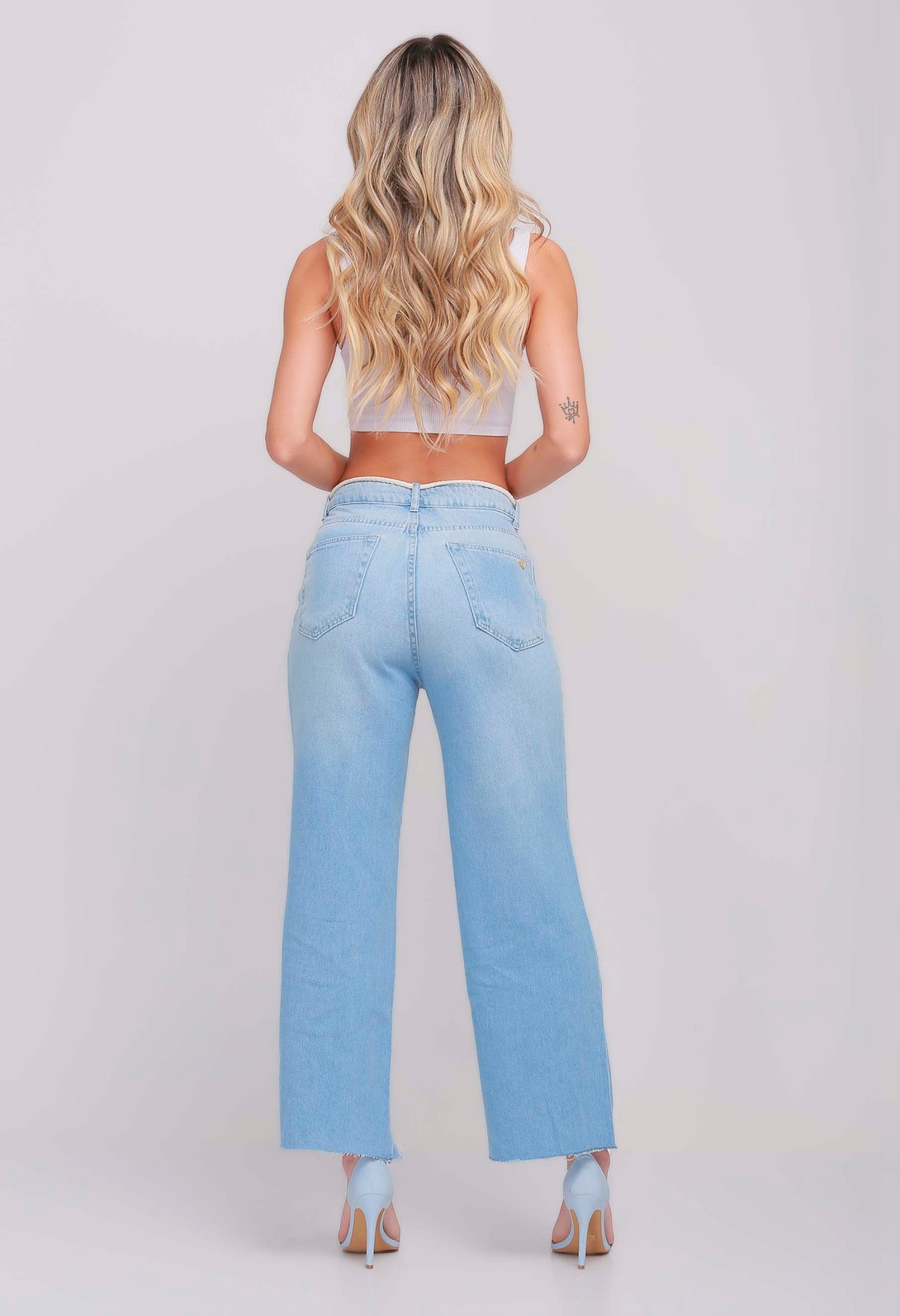Calça Jeans Wide Cropped Feminina Com Barra a Fio 24405