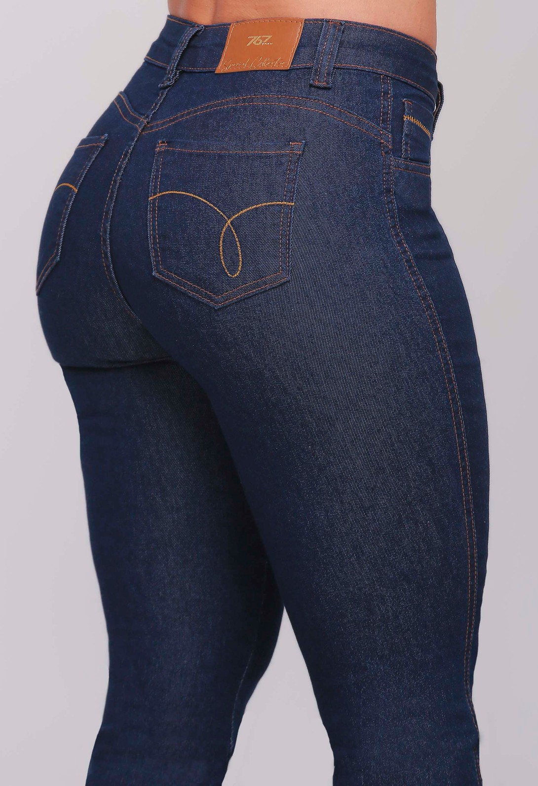 Calça Jeans Boot Cut Feminina Com Barra Desfiada 24387 Calça Jeans Boot Cut Feminina Com Barra Desfiada 24387