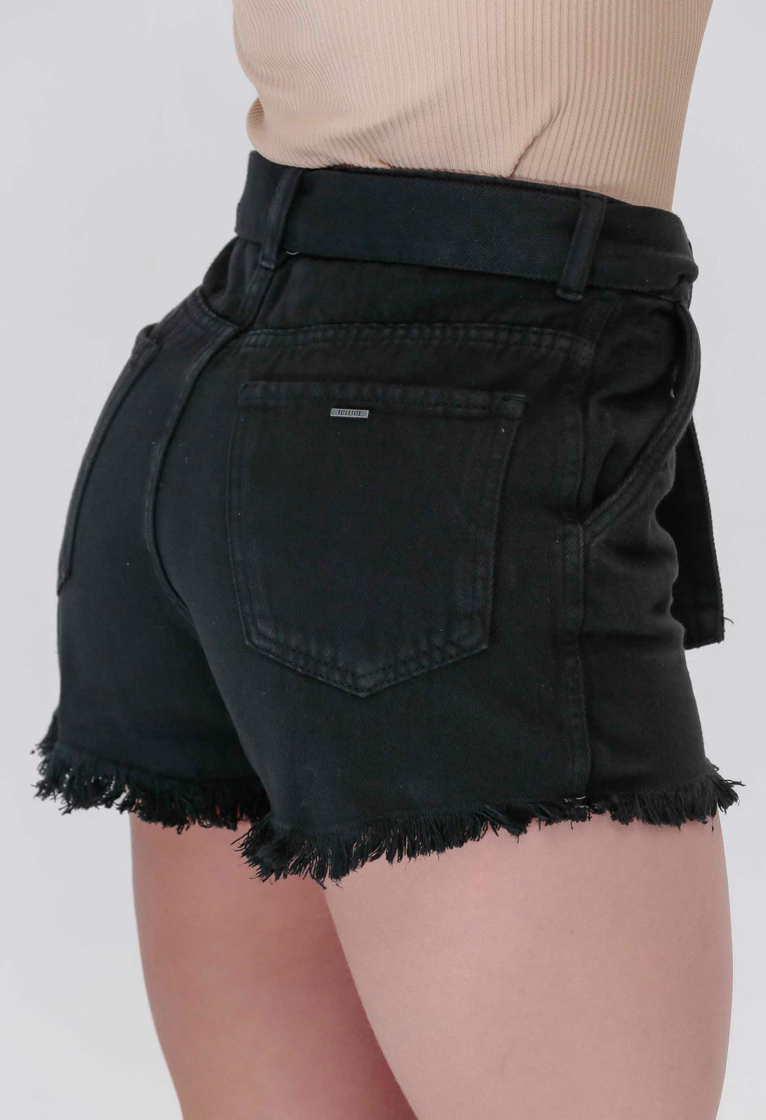 Shorts Jeans Mom Feminino Preto Com Barra Desfiada 25536