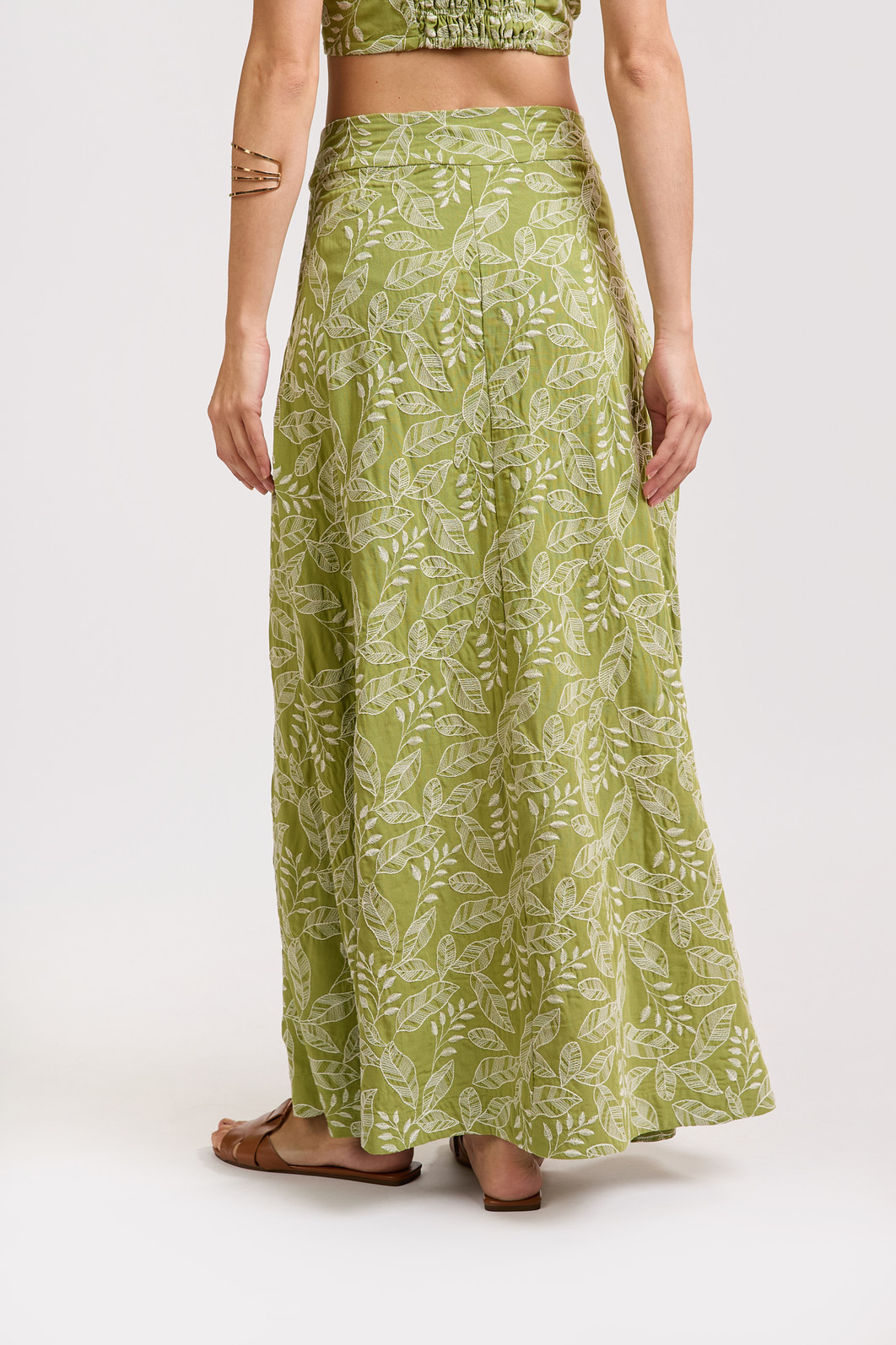 SAIA BORDADA MIDI VISCOSE FLORA SAIA BORDADA MIDI VISCOSE FLORA