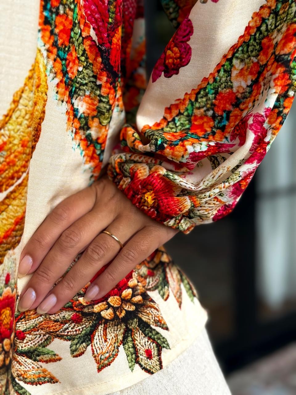 BLUSA VISCOSE FLORA ILUMINADA BLUSA VISCOSE FLORA ILUMINADA