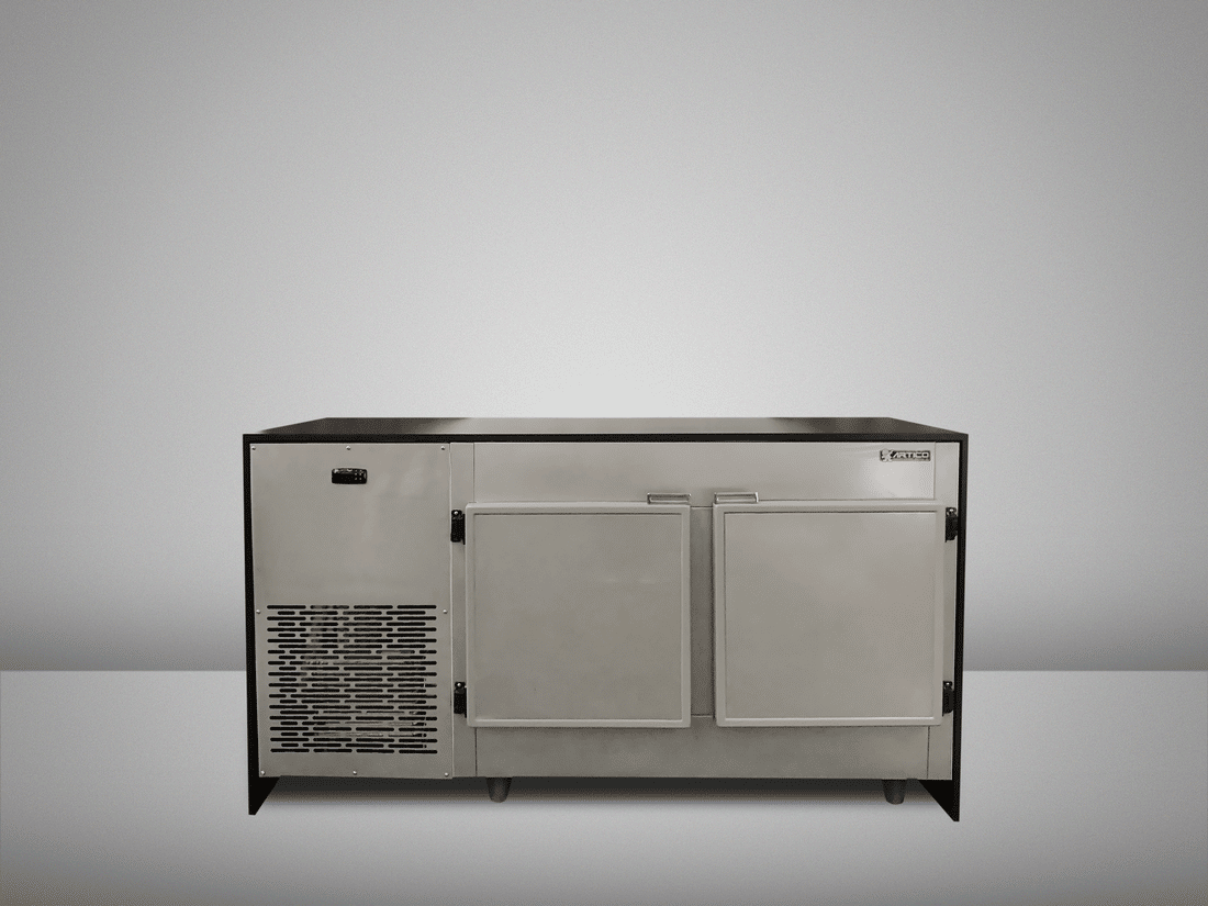 Balcão refrigerado Metalic Balcão refrigerado Metalic duas portas visão frontal com fundo cinza