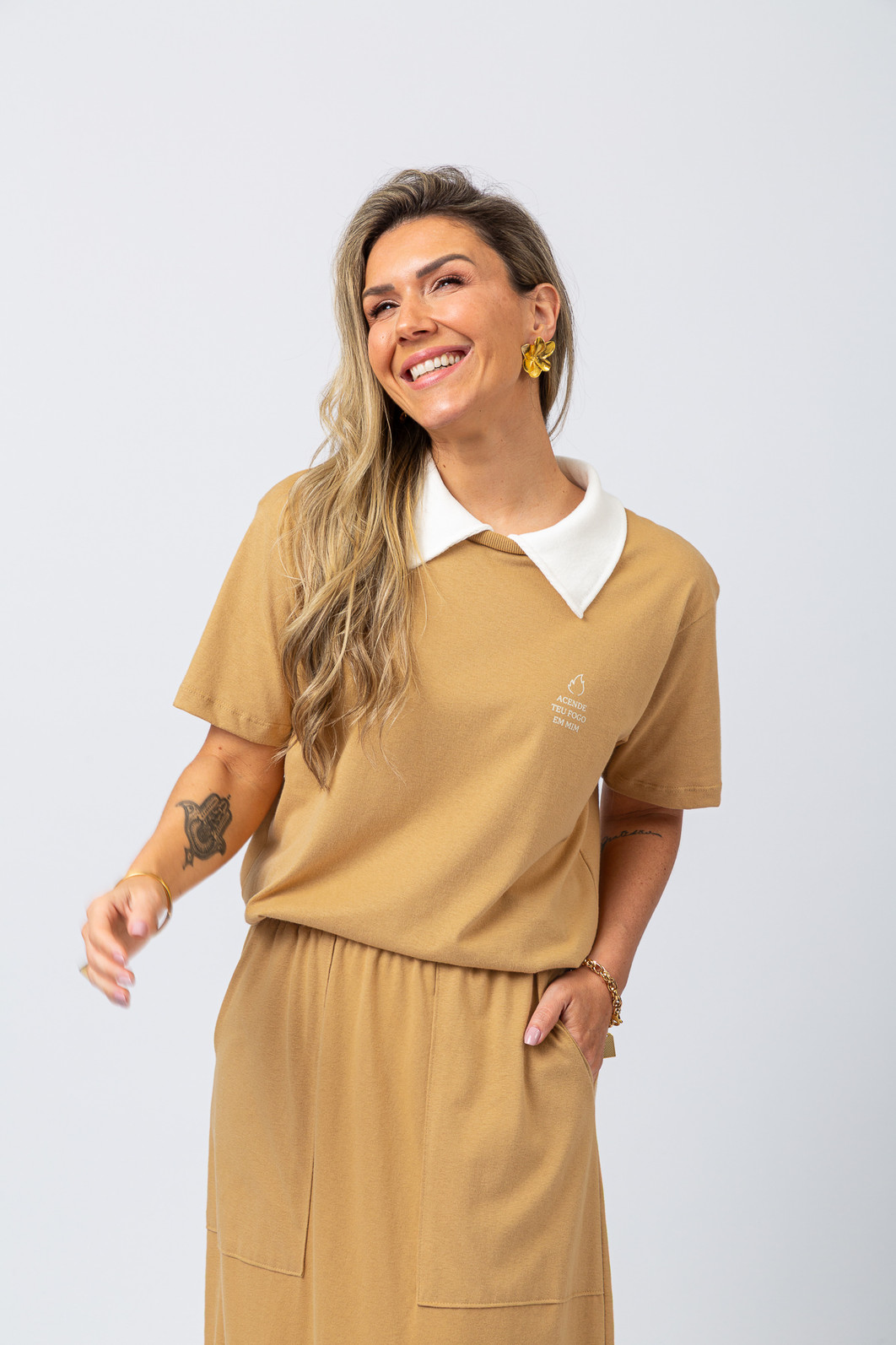 T-SHIRT OVERSIZED COM GOLA TEU FOGO EM MIM T-SHIRT OVERSIZED COM GOLA TEU FOGO EM MIM