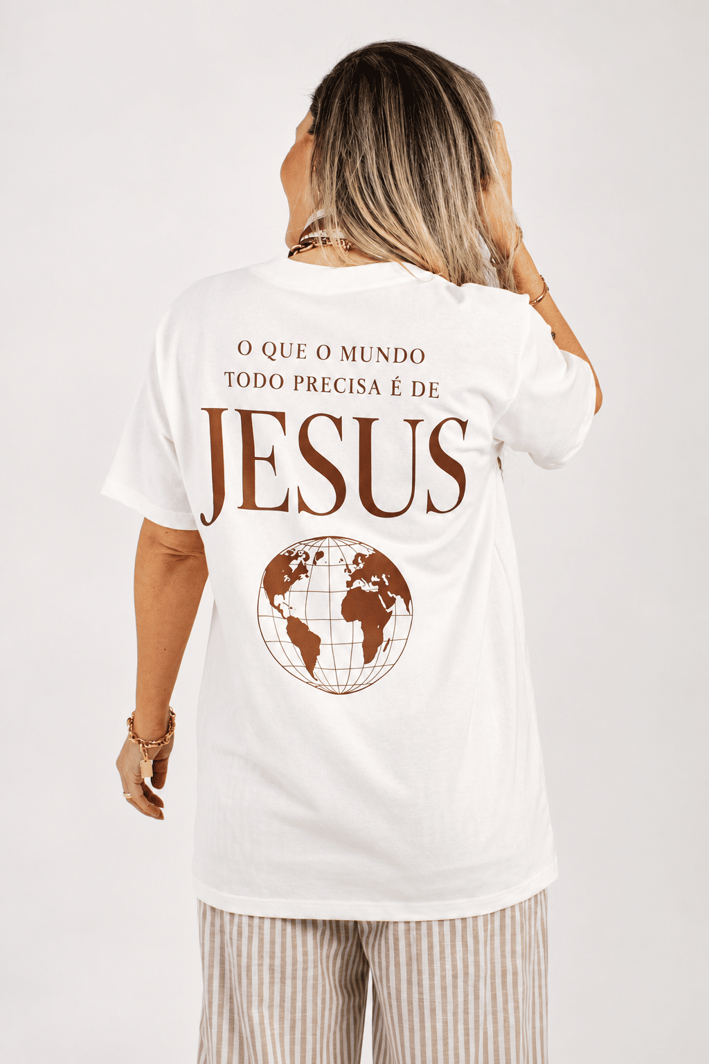 T-SHIRT OVERSIZED O QUE O MUNDO PRECISA T-SHIRT OVERSIZED O QUE O MUNDO PRECISA