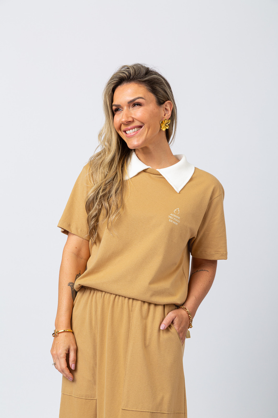 T-SHIRT OVERSIZED COM GOLA TEU FOGO EM MIM T-SHIRT OVERSIZED COM GOLA TEU FOGO EM MIM