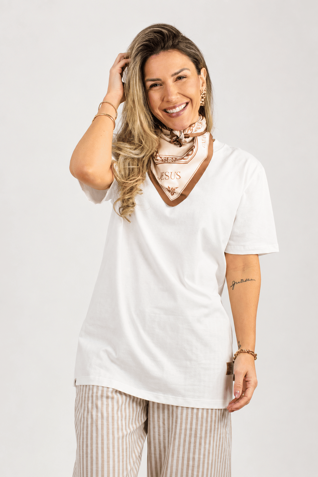T-SHIRT OVERSIZED O QUE O MUNDO PRECISA T-SHIRT OVERSIZED O QUE O MUNDO PRECISA
