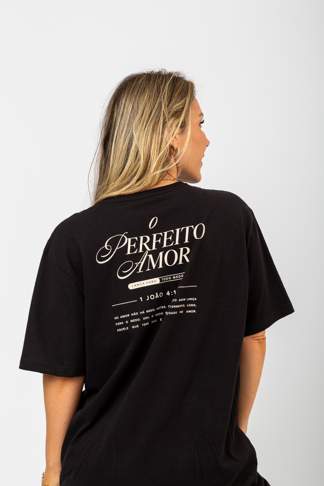 T-SHIRT PERFEITO AMOR OVERSIZED PRETA T-SHIRT PERFEITO AMOR OVERSIZED PRETA