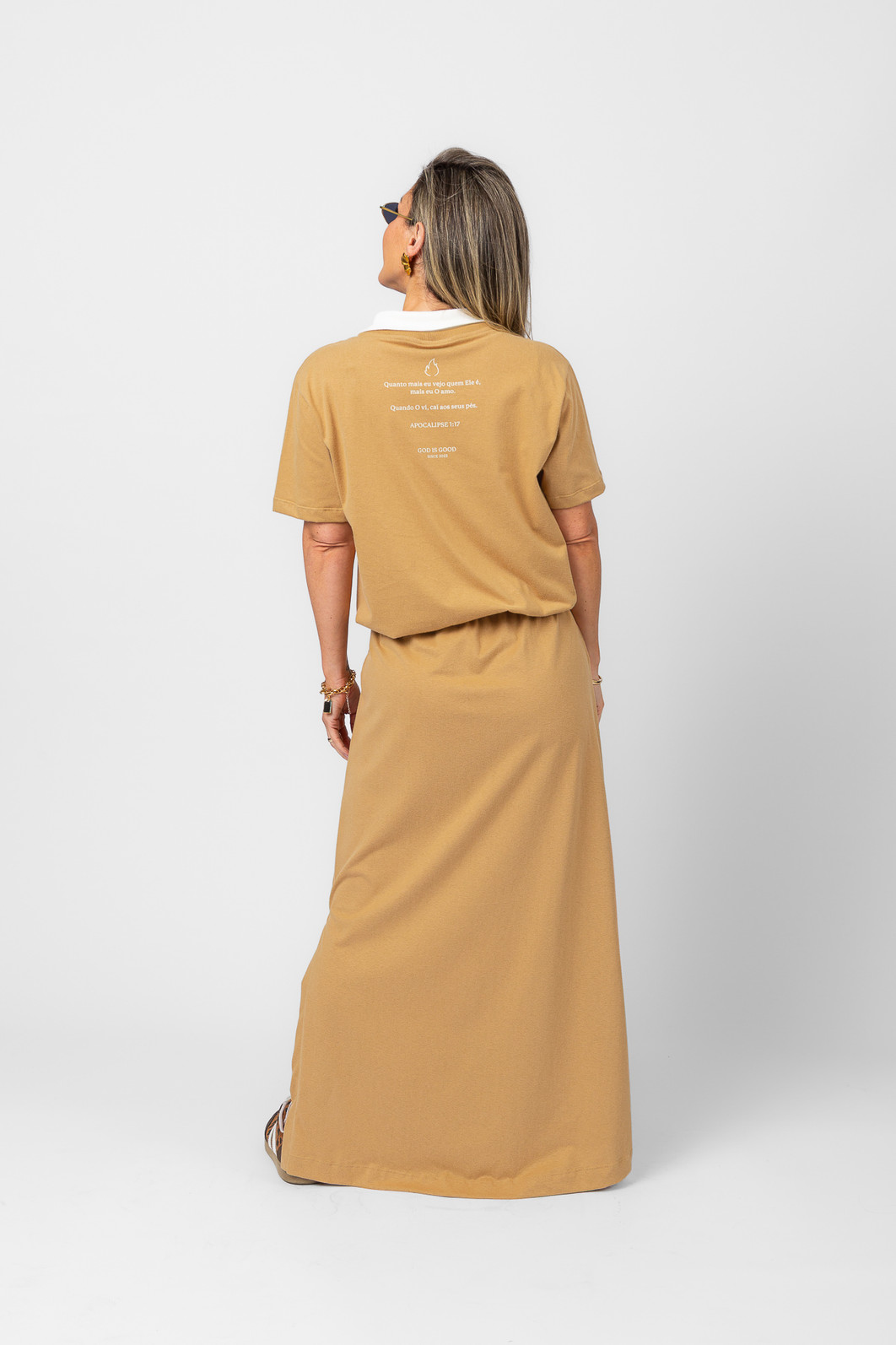 T-SHIRT OVERSIZED COM GOLA TEU FOGO EM MIM T-SHIRT OVERSIZED COM GOLA TEU FOGO EM MIM