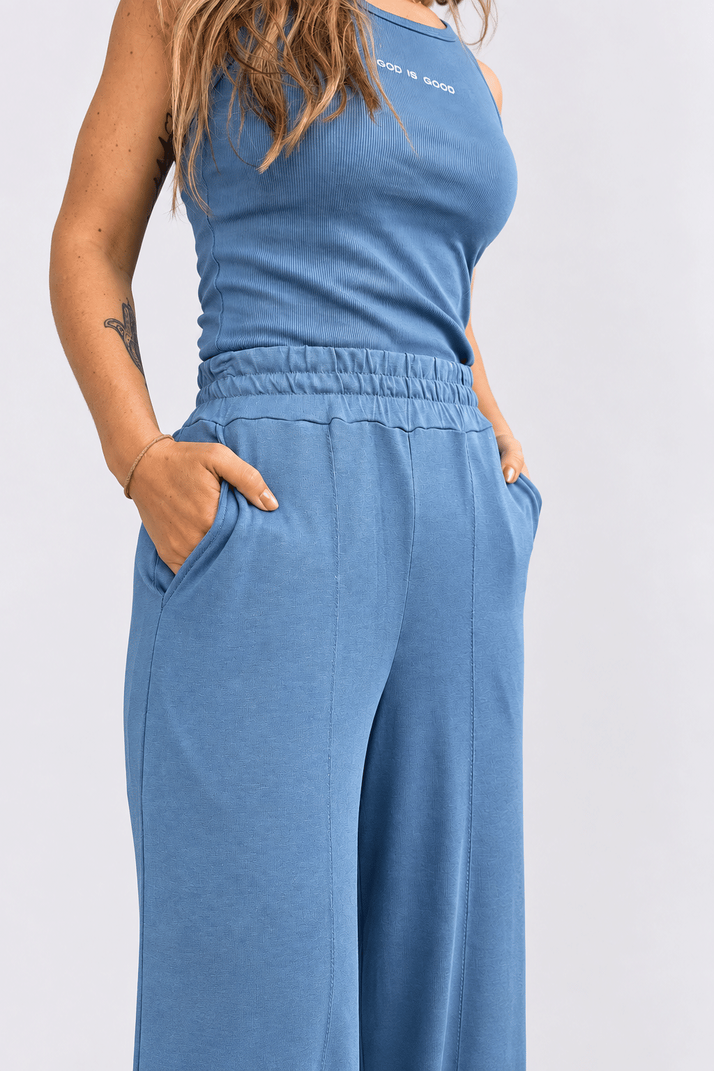 CONJUNTO REGATA E CALÇA CAMINHO AZUL CONJUNTO REGATA E CALÇA CAMINHO AZUL