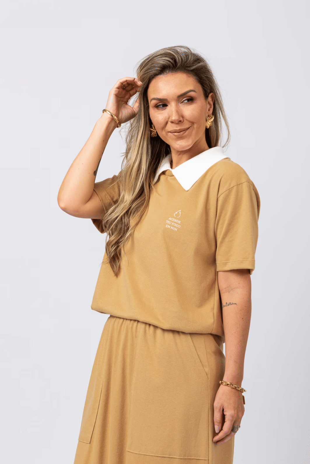 CONJUNTO T-SHIRT GOLA + SAIA MIDIA TEU FOGO EM MIM CONJUNTO T-SHIRT GOLA + SAIA MIDIA TEU FOGO EM MIM