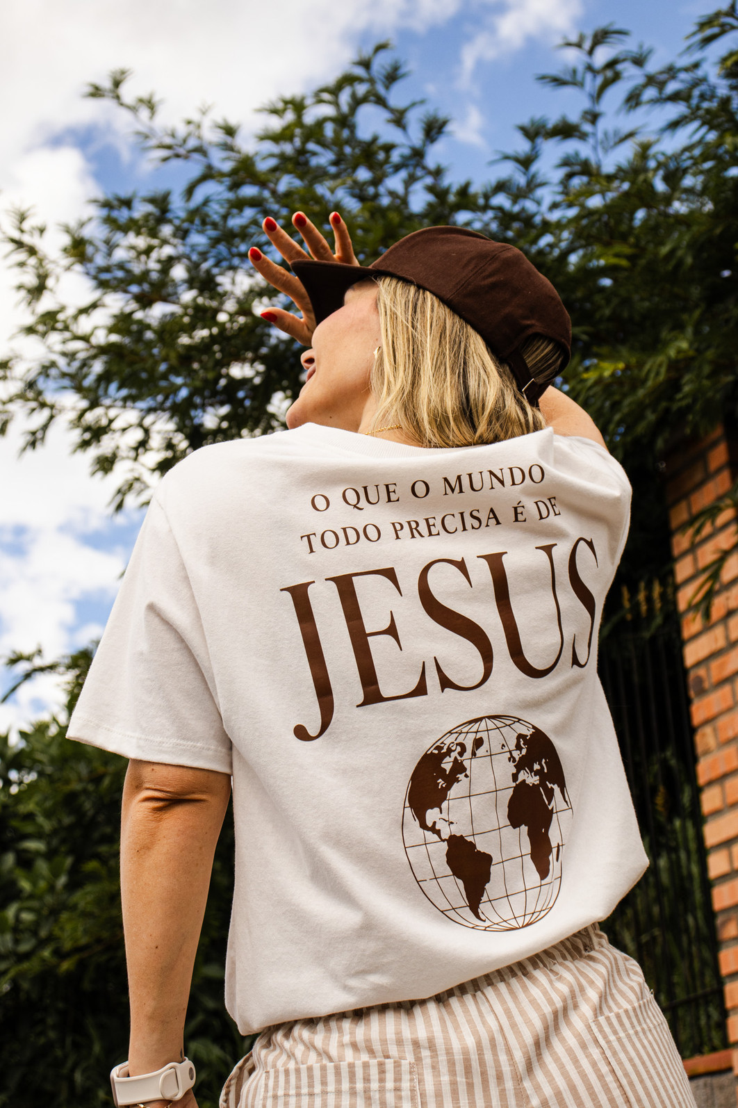 T-SHIRT OVERSIZED O QUE O MUNDO PRECISA T-SHIRT OVERSIZED O QUE O MUNDO PRECISA