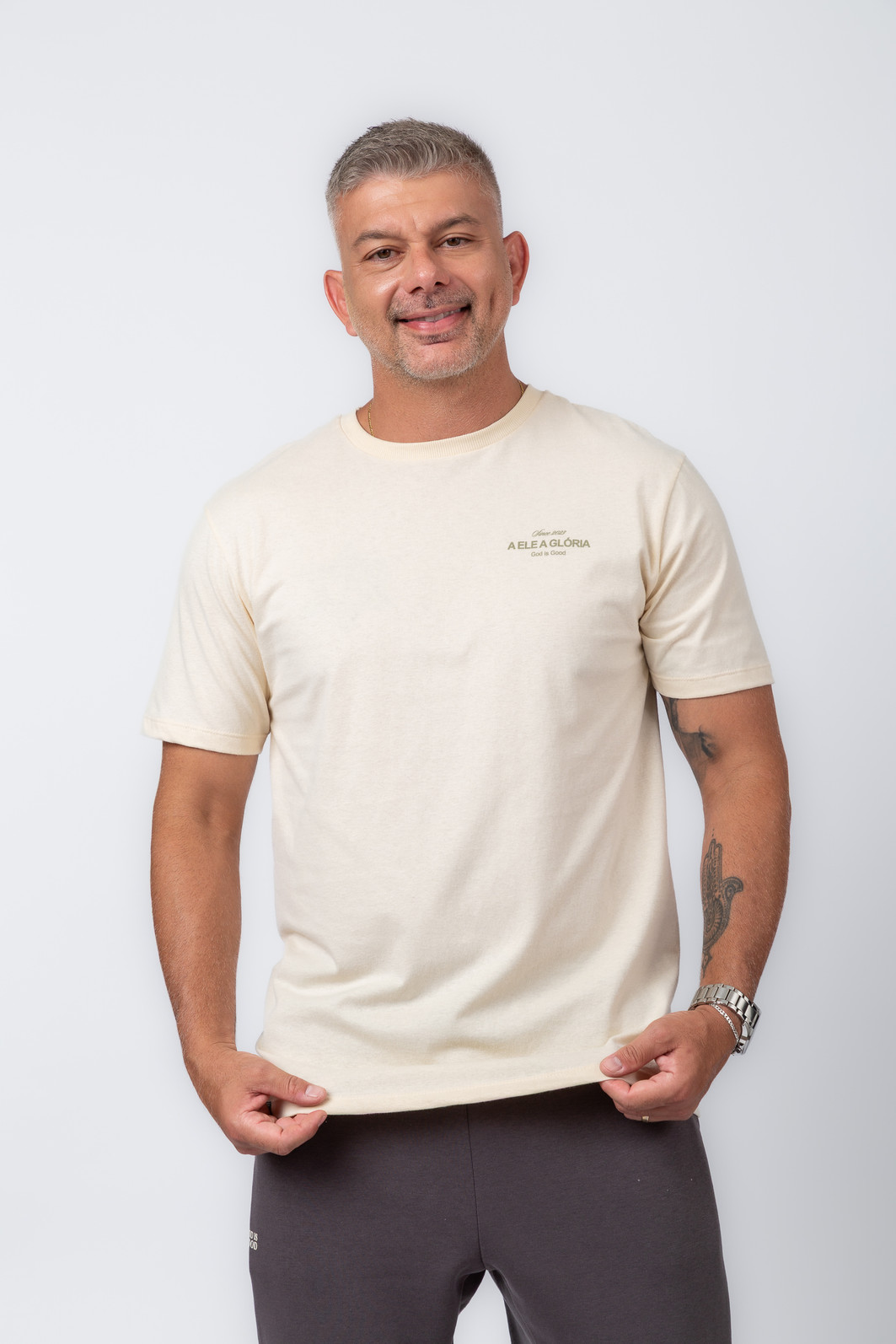 CAMISETA A ELE A GLÓRIA