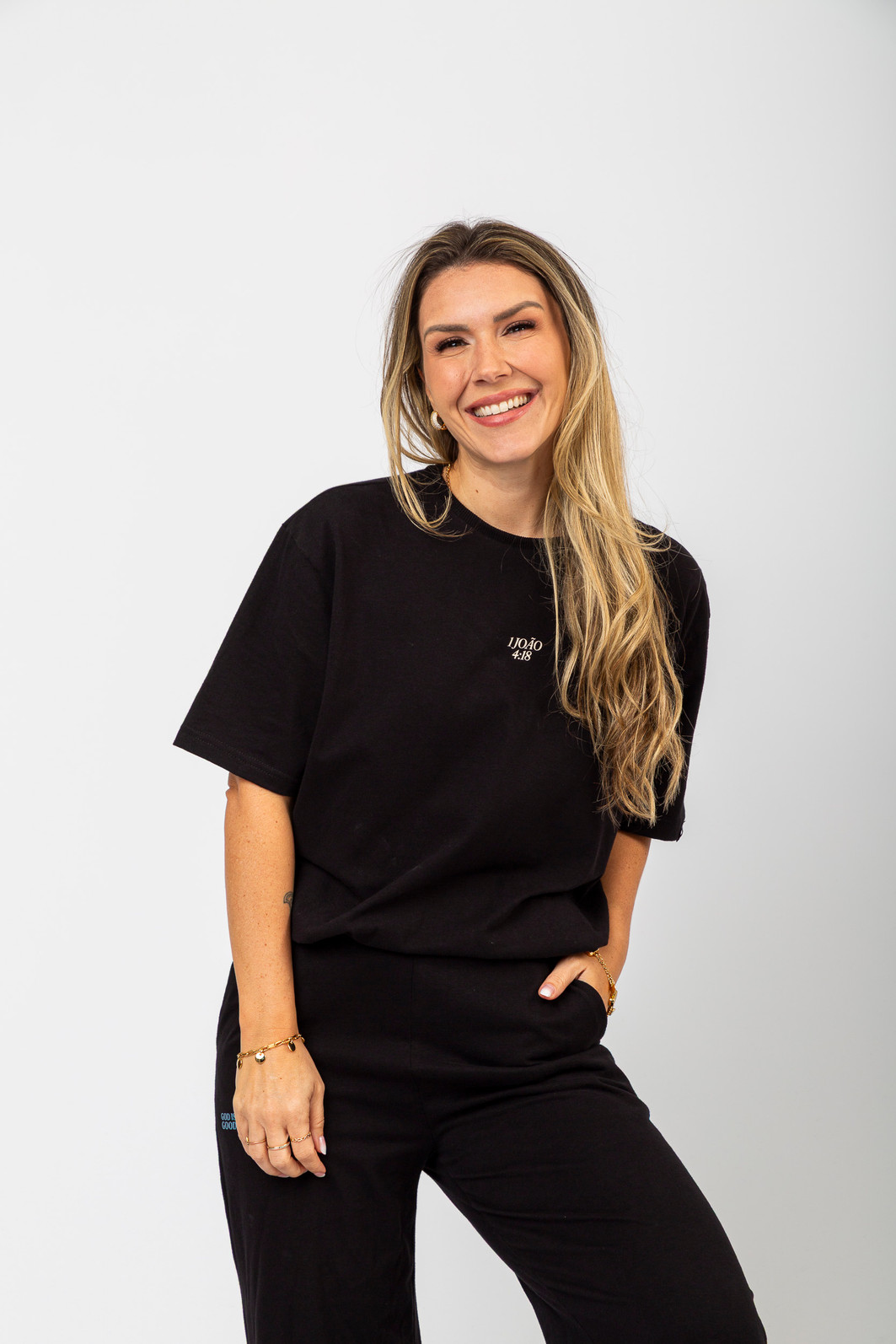 T-SHIRT PERFEITO AMOR OVERSIZED PRETA T-SHIRT PERFEITO AMOR OVERSIZED PRETA
