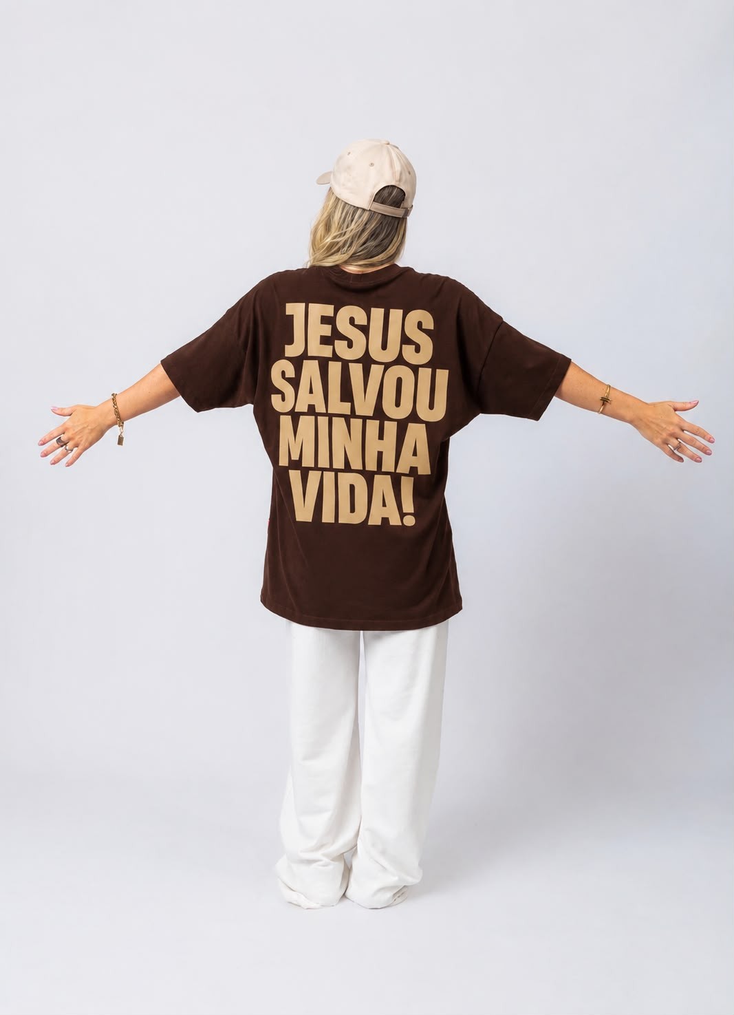 T-SHIRT MAXI OVERSIZED JESUS SALVOU MINHA VIDA MARROM T-SHIRT MAXI OVERSIZED JESUS SALVOU MINHA VIDA MARROM