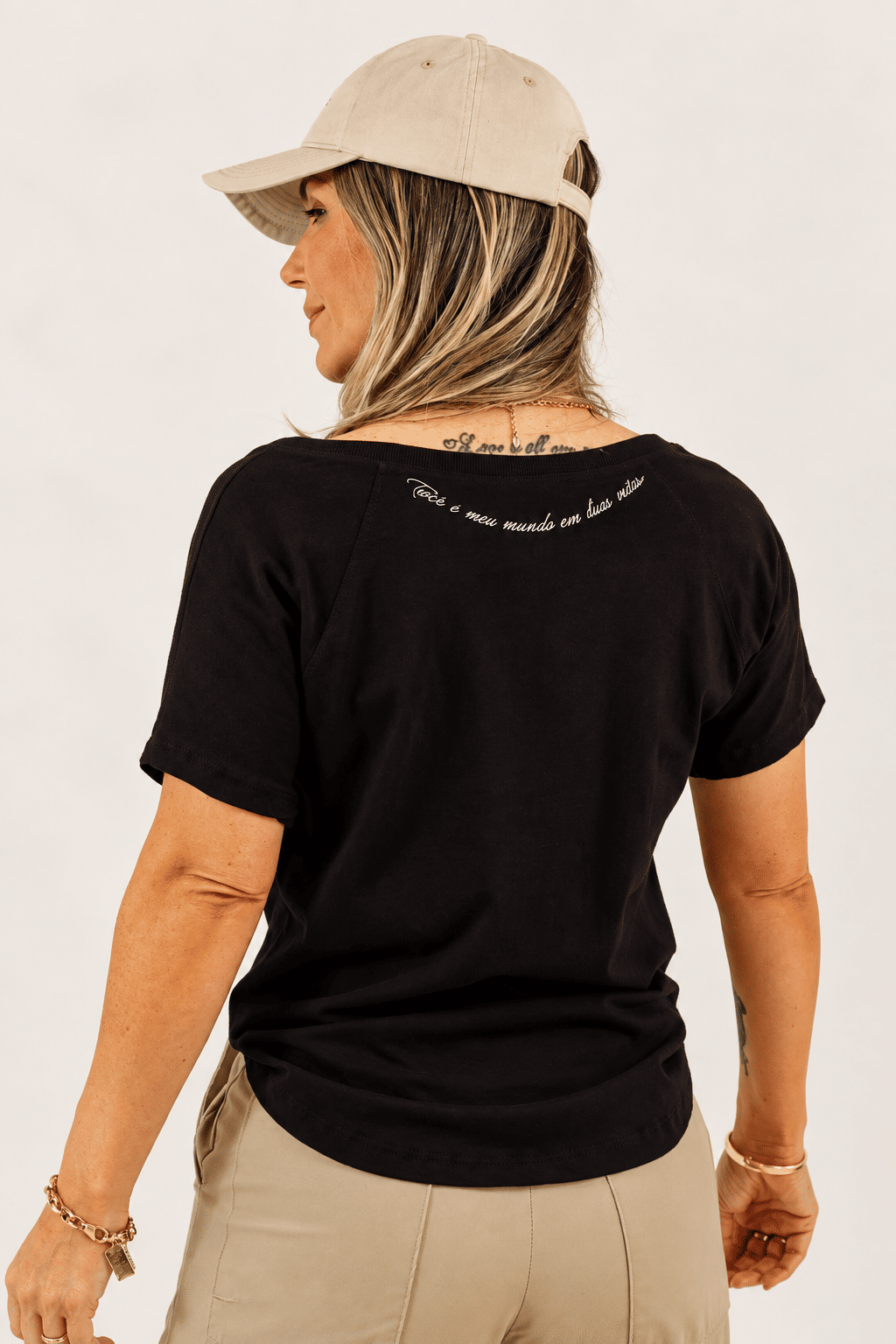 KIT 3 T-SHIRT DECOTE V MEU MUNDO KIT 3 T-SHIRT DECOTE V MEU MUNDO