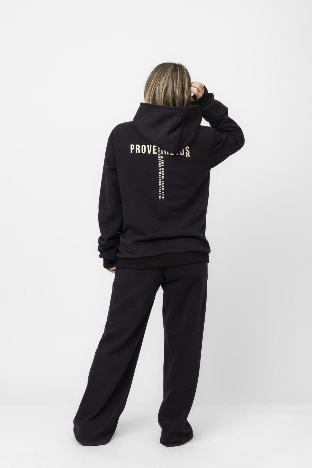 CASACO MOLETOM OVERSIZED PROVÉRBIOS CASACO MOLETOM OVERSIZED PROVÉRBIOS