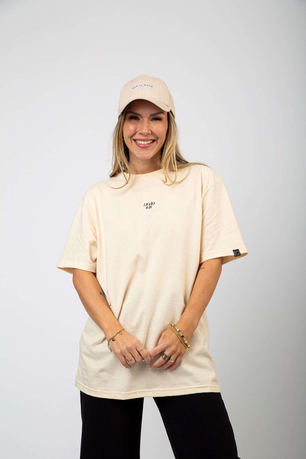 T-SHIRT PERFEITO AMOR OVERSIZED OFF WHITE T-SHIRT PERFEITO AMOR OVERSIZED OFF WHITE