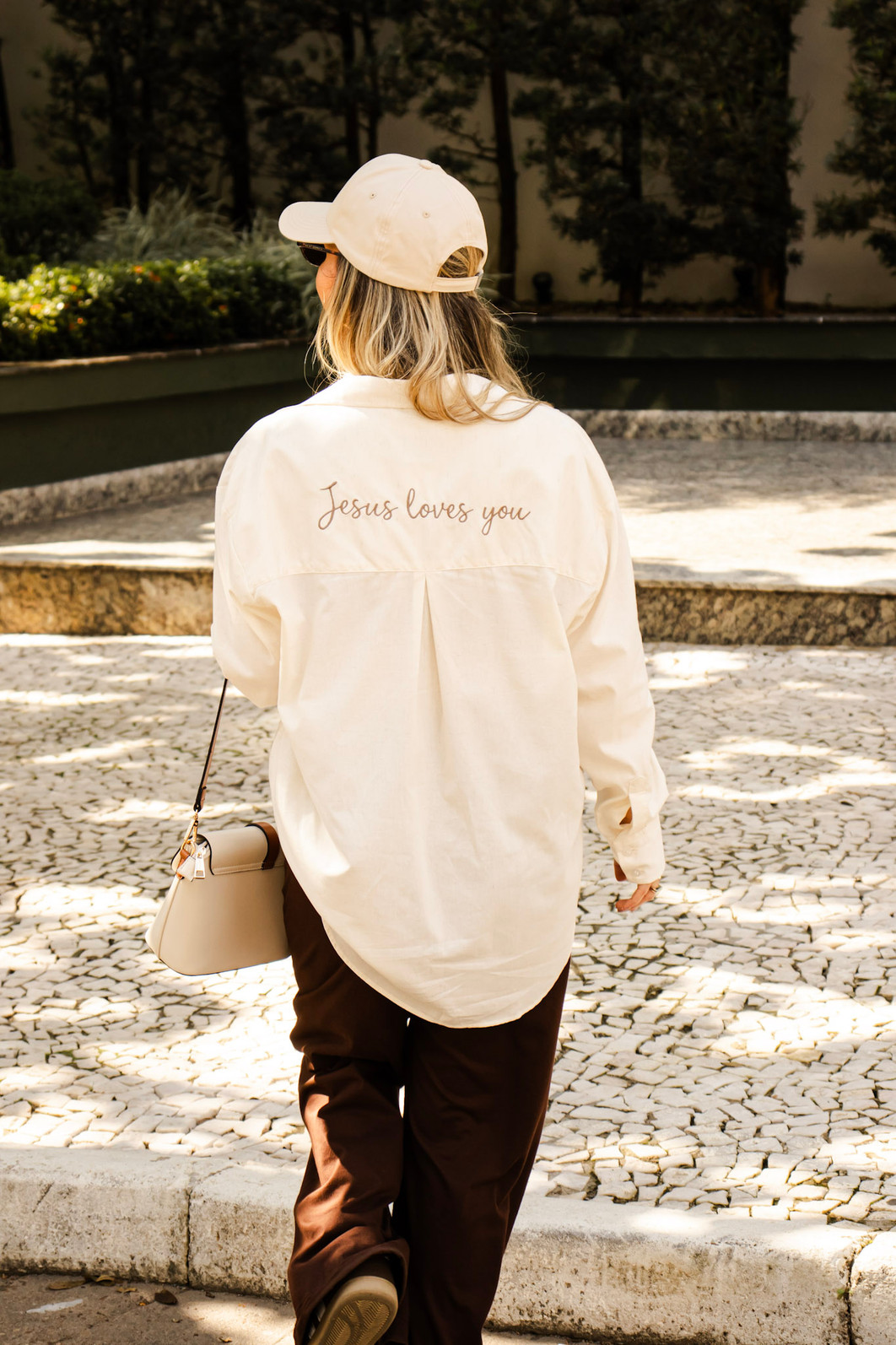 CAMISA OVERSIZED LINHO JESUS LOVES YOU CAMISA OVERSIZED LINHO JESUS LOVES YOU