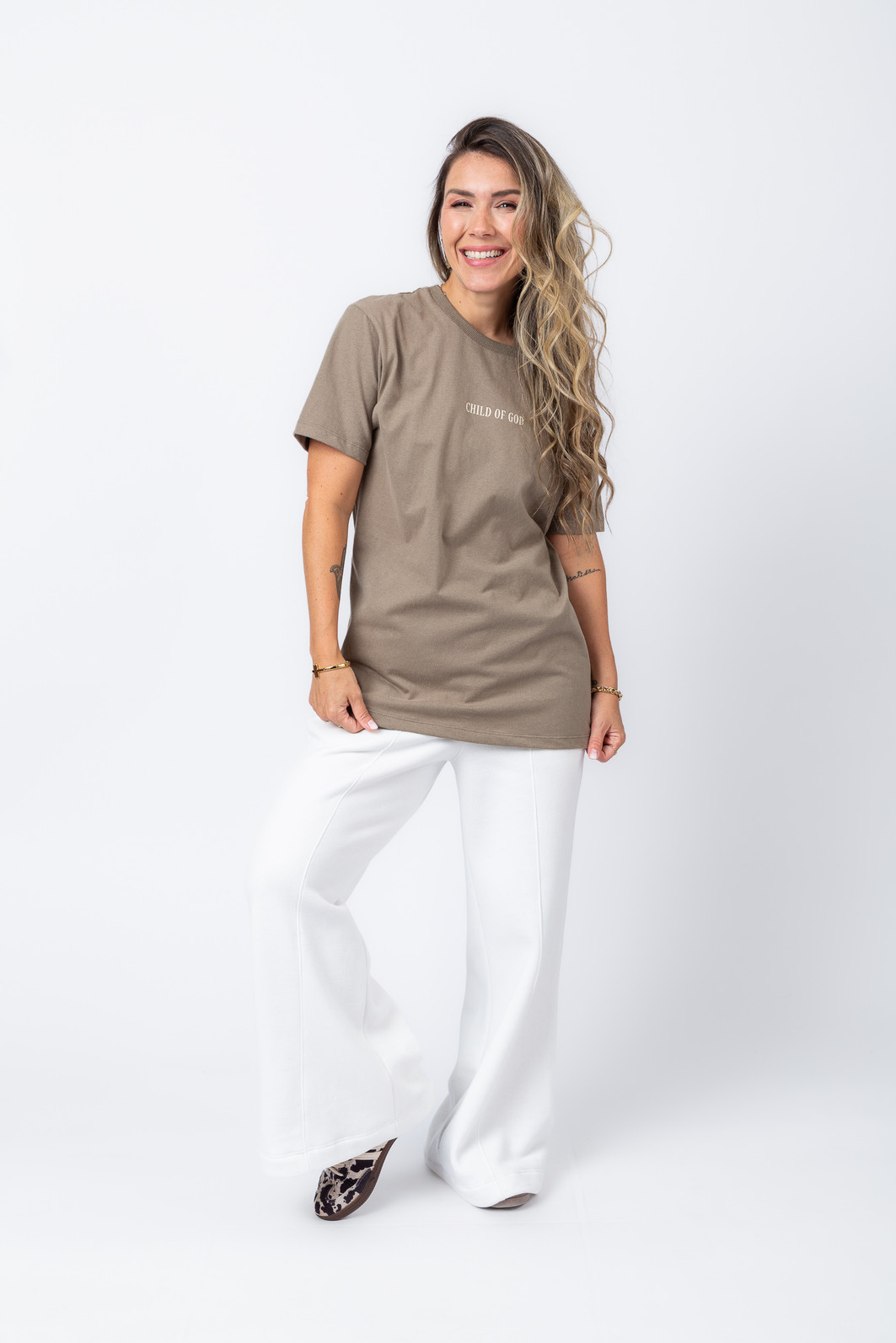 T-SHIRT OVERSIZED CHILD OF GOD CAQUI