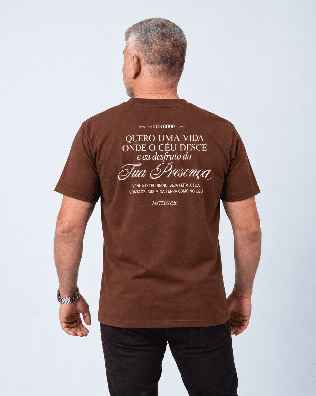 CAMISETA MASCULINA PRESENÇA MARROM CAMISETA MASCULINA PRESENÇA MARROM