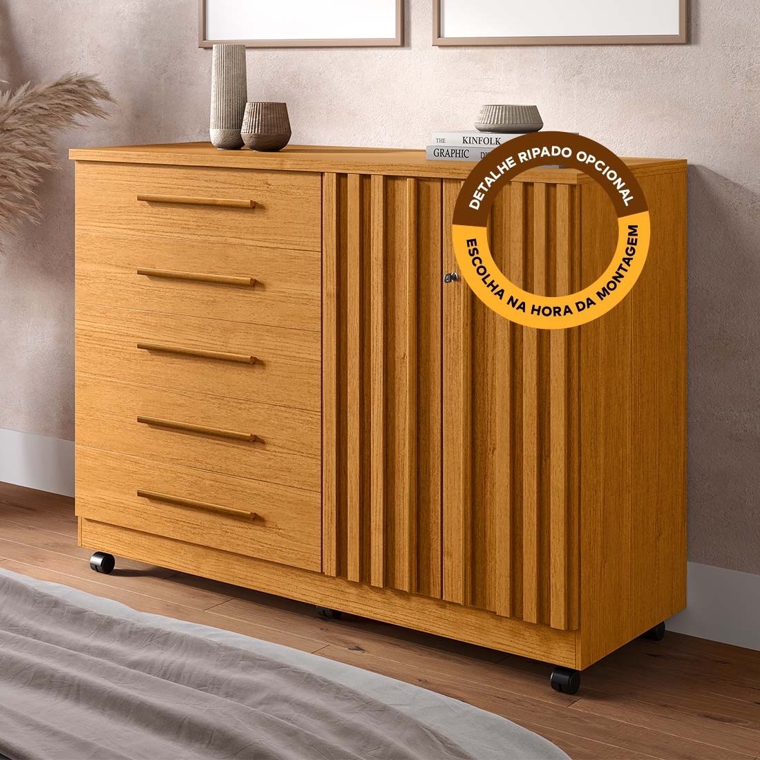 Cômoda Bella 5 Gavetas 2 Portas 136cm MDF com Rodízios - Cinamomo