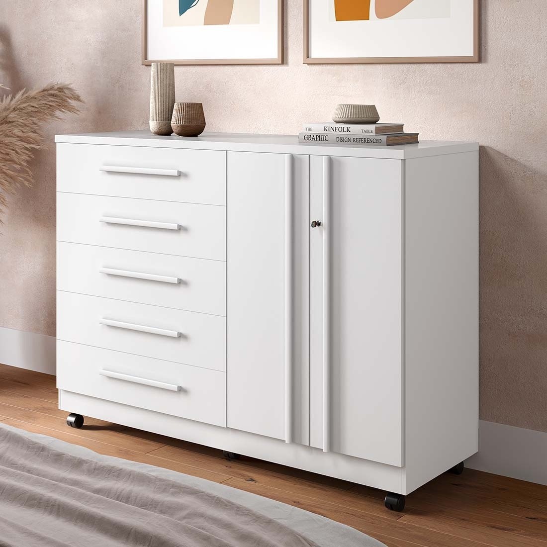 Cômoda Bella 5 Gavetas 2 Portas 136cm MDF com Rodízios ACP - Branco