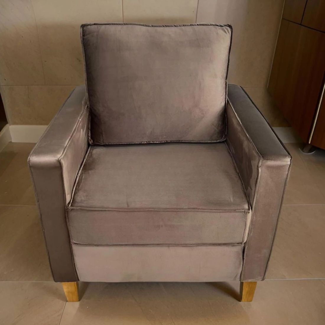 Poltrona Chanel Marrom - Malu Estofados Poltrona Chanel Marrom - Malu Estofados