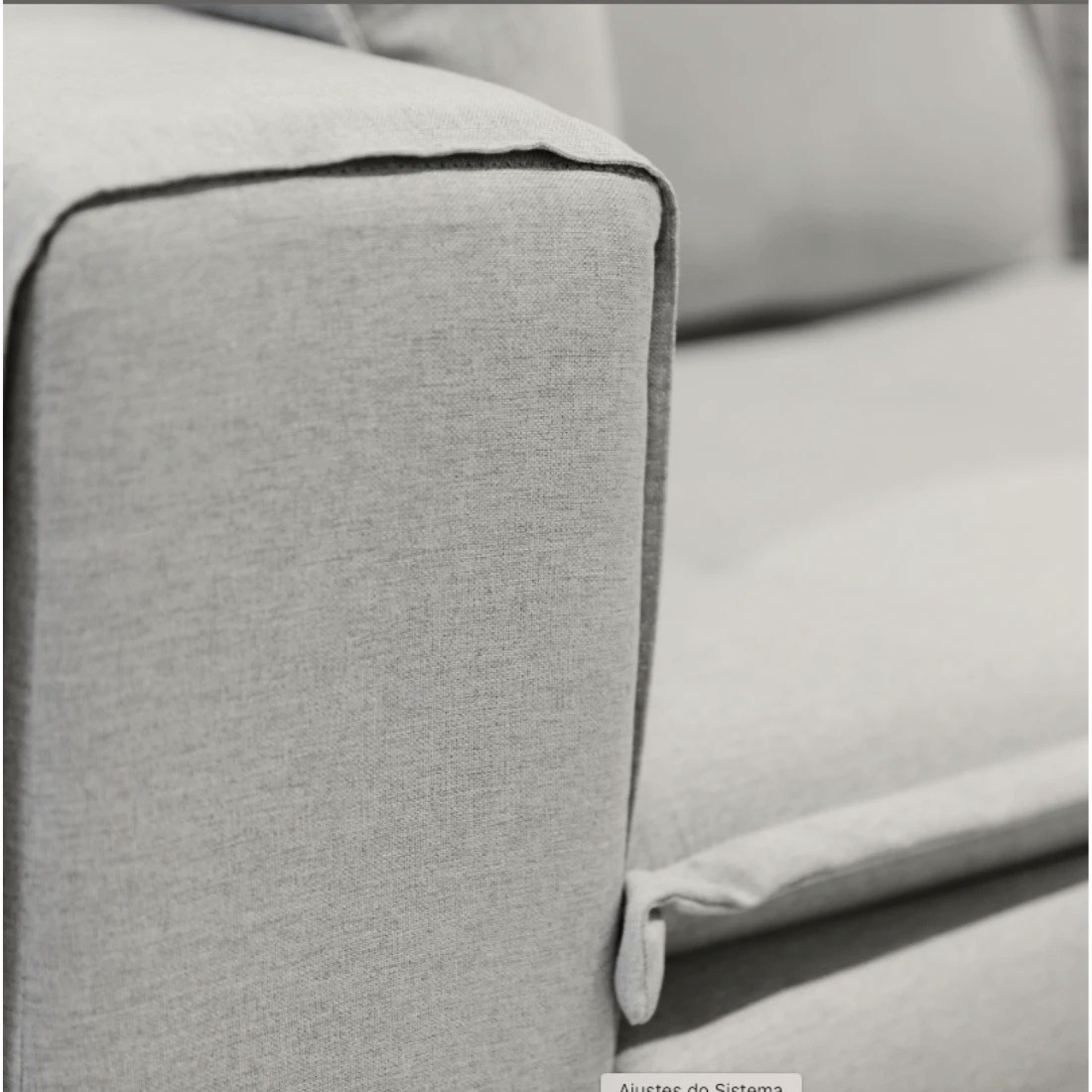 Sofá Búzios 3 Lugares 2,00m com Pillow – Assento em Espuma D33 e Pés de Madeira - Cinza - Design Sofá Búzios 3 Lugares 2,00m com Pillow – Assento em Espuma D33 e Pés de Madeira - Cinza - Design