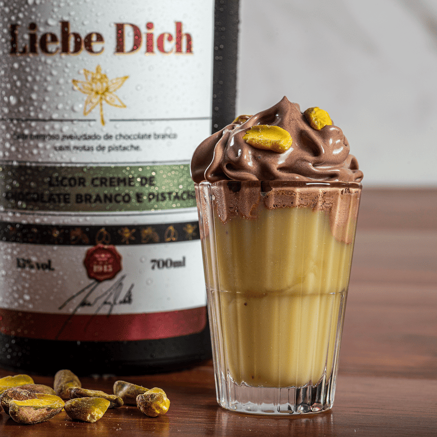 Licor Creme De Chocolate Branco com Pistache 700ml Liebe Dich Schluck Licor Creme De Chocolate Branco com Pistache 700ml Liebe Dich Schluck