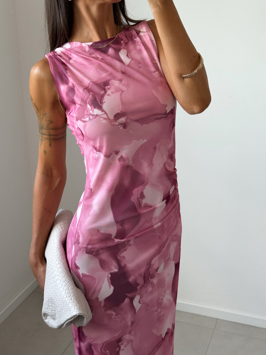 VESTIDO EM TULE HELENA ROSA MANCHADO VESTIDO EM TULE HELENA ROSA MANCHADO