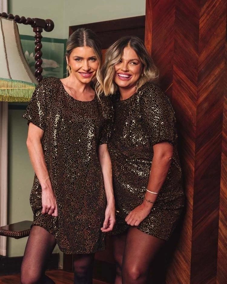Vestido de Veludo  Bordado Valentina PRETO COM DOURADO