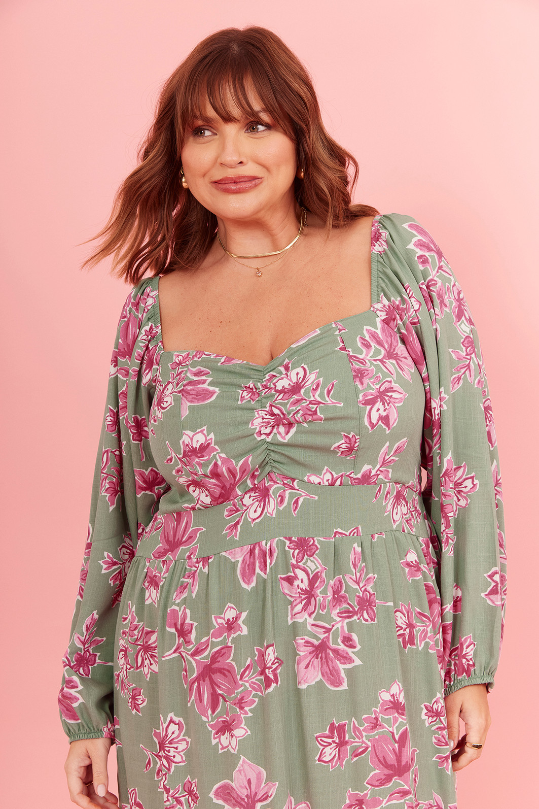 VESTIDO JENNI FLORAL FUNDO VERDE VESTIDO JENNI FLORAL FUNDO VERDE