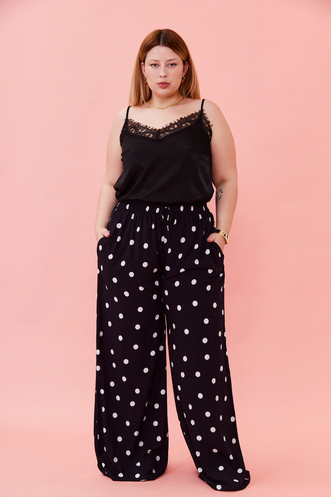 CALCA JOANA POA FUNDO PRETO CALCA JOANA POA FUNDO PRETO